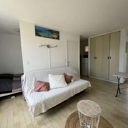 Gielac Avec Terrasse Pour 2 Personnes A Giens Hyères